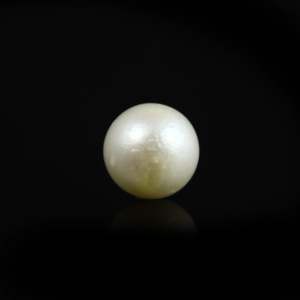 Handcrafted 7.4 Carat Loose Pearl Gemstone for Fine Jewelry - Product Image 1