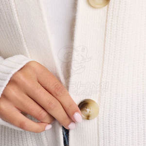 Cárdigan clásico para mujer, tejido de punto suave, diseñado para brindar comodidad, estilo y durabilidad para el uso diario. - Product Image 6