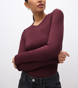 T-shirt court à manches longues et col rond pour femme, coupe ajustée, avec broderie et logo, option grandes tailles, vente en gros - Product Image 1