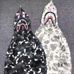 Sudadera con Capucha Estilo Punk Vintage para Hombre, Corte Holgado, Diseño con Gráficos de Salpicaduras de Tinta, Personalizable, Suministro Directo de Fábrica - Product Image 1