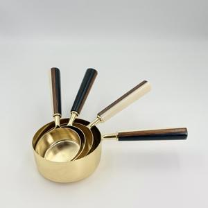 Novedad en Utensilios de Repostería, Utensilios de Cocina de Acero Inoxidable, Herramientas de Medición con Revestimiento PVD Dorado y Mango de Resina para Uso en el Hogar, Restaurantes y Hoteles - Product Image 1