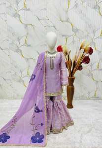 Ensemble Sharara en soie GMY Royal Lavender pour enfants avec broderies lourdes et dupatta en organza - Product Image 4