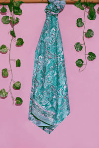 Pañuelo Sarong de Seda con Estampado Paisley Verde – Elegante Pareo Bohemio de Playa, Chal Ligero de Seda, Pañuelo de Moda de Verano - Product Image 3