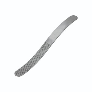 Raspador de pezuñas de un solo lado para caballos con mango de madera antideslizante, equipo profesional de herrador para el recorte de pezuñas. - Product Image 2