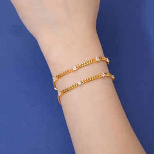 Bracelet chaîne en or avec cristaux taille princesse et strass sertis, design géométrique classique, unisexe, pour usage quotidien - Product Image 1