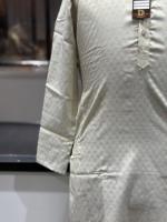 Kurta Pria Modern Ringan Cepat Kering Bergaya Buatan India untuk Pemakaian Sehari-hari, Kantor & Pesta, Tersedia untuk Harga Ekspor