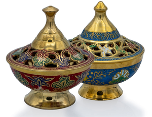 Brûleur d'encens en laiton avec motif floral émaillé, porte-encens décoratif pour la maison, le temple, la méditation, le yoga, la salle de prière, la décoration spirituelle - Product Image 1