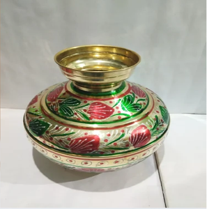 Olla kalash Lota de latón con borde ancho y líneas elegantes para rituales de ofrenda de agua bendita, disponible a precios de mayorista. - Product Image 5