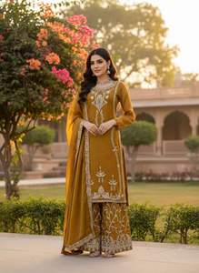 Magnifique ensemble Sharara en soie Chino pure, style indien et pakistanais, pour femme, idéal pour les mariages Haldi et les tenues décontractées. - Product Image 5
