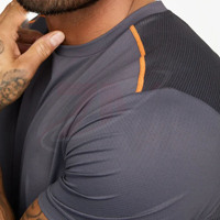 T-shirt de compression gris à manches courtes pour homme, coupe ajustée, séchage rapide, vêtement de sport athlétique, col rond, en polyester tricoté, vente en gros personnalisée