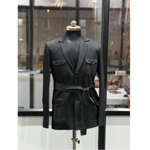 Blazer Safari Negro de Alta Calidad con Múltiples Bolsillos y Cinturón, Traje para Ropa de Calle, Moda y Fiestas Formales, Disponible al Mejor Precio - Product Image 1