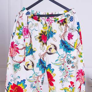 ชุดนอนผ้าฝ้ายพิมพ์ลายดอกไม้ลายทางแนวตั้งสำหรับผู้หญิง ทำมือ ดีไซน์ทันสมัย แขนยาว สำหรับฤดูร้อนและฤดูใบไม้ผลิ - Product Image 5