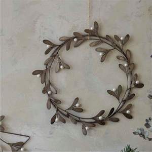 Guirnalda de Metal Hecha a Mano con Bayas de Mora, Decoración Rústica para Colgar en la Pared, Escultura de Aro con Flores y Bayas para Sala de Estar - Product Image 4