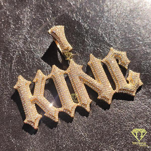 Pendentif Iced Out King avec diamants de laboratoire, collier à maillons cubains, bijoux streetwear hip-hop - Product Image 1