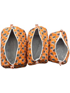 Bolsa de Cosméticos Acolchada con Estampado Floral Naranja Vibrante |   Bolsa de Maquillaje de Algodón Hecha a Mano con Lámina Impermeable |   Maestro Obsequio de Viaje para Artículos de Aseo - Product Image 2