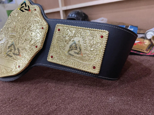 เข็มขัดแชมป์มวยปล้ำรุ่นเฮฟวี่เวทแบบกำหนดเอง ขนาดใหญ่ สีทอง ทำจากทองเหลืองหนา 4 มม. สำหรับผู้ใหญ่ ชุบทอง แผ่นโลหะ สายหนังนุ่ม - Product Image 4