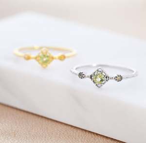 Anillo de Peridoto y Ópalo Naturales en Plata de Ley, Anillo de Peridoto Semiprecioso Natural en Plata o Oro, Diseño de Inspiración Vintage - Product Image 1