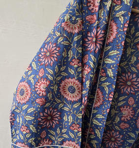 Conjunto de Pijama Elegante de Algodón Tejido con Estampado Artesanal, Traje de Dormir Floral Azul Jaipuri para Mujer, Ropa de Estar Sostenible - Product Image 4