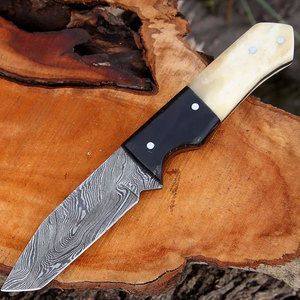 Cuchillo de Caza Hecho a Mano de Acero de Damasco con Mango de Madera, Cuchillo de Supervivencia para Campismo al Aire Libre, Hoja con Patrón Personalizado, Regalo para Coleccionistas - Product Image 3