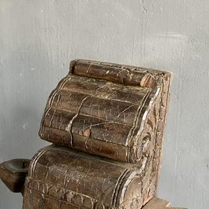 Cabezal de Pilar Arquitectónico de Madera Tallado a Mano, Soporte para Múltiples Velas, Objeto Decorativo Vintage Antiguo - Product Image 3