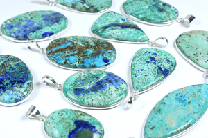 Pendentif artisanal de haute qualité en azurite-malachite, collier unique en pierre précieuse naturelle, style bohème, design paix, argent - Product Image 5
