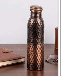 Botella de agua de cobre martillado en negro y cobre con tapa de rosca, aislamiento térmico reutilizable, diseño vintage para viajes y senderismo - Product Image 5
