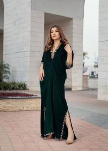 Elegante Abaya Verde Oscuro de Viscosa para Mujer, Vestido Maxi con Cuello en V Bordado, Manga Tres Cuartos, Abertura Lateral, Vestido Maxi Kaftan de Terciopelo - Product Image 1