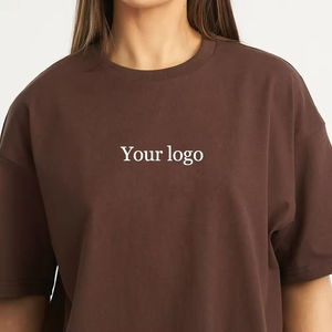 เสื้อยืดคอกลมแขนสั้นทรงปกติ สีน้ำตาล ผ้าฝ้าย 100% เนื้อนุ่ม สวมใส่สบาย พิมพ์ลายโลโก้ด้านหน้า สำหรับผู้ชาย ผ้าเจอร์ซีย์ถัก ระบายอากาศได้ดี - Product Image 4