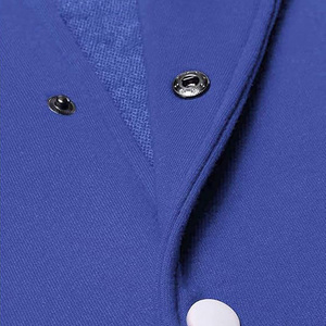 Chaqueta Varsity Moderna Estilo Urbano, Chaqueta Letterman con Bordado Personalizado, Forro Polar de Algodón, Fabricación OEM/ODM, Venta al Por Mayor - Product Image 5