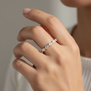 แหวนครึ่งวงกลมประดับเพชรทรงมาร์คีส์ 1.00 กะรัต - Product Image 6