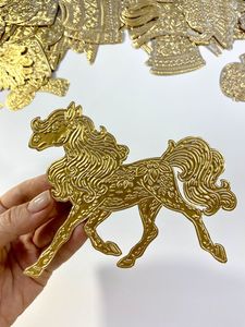Anneau de serviette en métal Gold Horse, porte-serviettes gaufré, décoration de table pour fêtes et dîners - Product Image 6