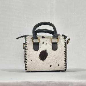 Sac de sport léger et imperméable en cuir véritable noir et blanc, fourrure, fait main, tendance 2026, style mini Speedy - Product Image 2