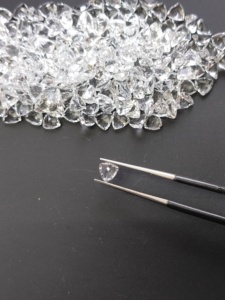 Topaze blanche naturelle 5 mm, taille triligne, qualité supérieure, pierre précieuse en vrac pour la création de bijoux - Product Image 3