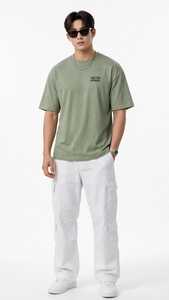 เสื้อยืดคอกลมสีเขียวสำหรับผู้ชาย ONETEN Apparels พร้อมโลโก้ตัวอักษรด้านหน้า เสื้อแขนสั้นลำลอง - Product Image 1
