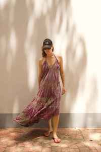 Robe longue maxi décontractée pour femme, style bohème, en coton tie-dye violet, col en V profond, sans manches, pour l'été et la plage - Product Image 3