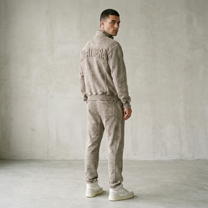 Conjunto Deportivo para Hombre en Gris Taupe con Efecto Deslavado, Sudadera con Cierre y Pantalones Jogger Bordados, Ropa Deportiva, Ropa Casual, Atuendo Diario - Product Image 2