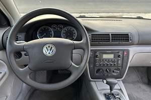Volkswagen Passat <span class=keywords><strong>GL</strong></span> 1.8T Break 2004 d'occasion en bon état, sans réserve, 23 300 miles, 1 propriétaire, turbo 4 cylindres, provenance Californie - Product Image 2