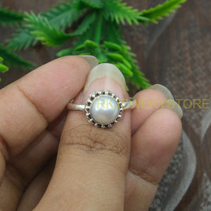 Bague en argent sterling 925 avec perle blanche naturelle, faite à la main, style halo perlé, bijou minimaliste pour mariée, cadeau pour femme, unisexe - Product Image 4