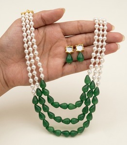 Collar de Perlas Blancas de 3 Capas de Lujo Vintage para Mujer, con Cuentas Verdes en Forma de Lágrima, Chapado en Oro, Conjunto de Joyería Elegante - Product Image 3