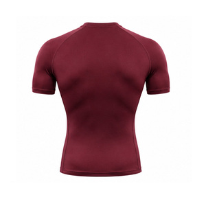 เสื้อยืดออกกำลังกายผู้ชาย OEM แบบรัดรูป แห้งเร็ว ระบายอากาศดี เหมาะสำหรับฟิตเนส กีฬา ฝึกซ้อม ยืดหยุ่นได้ ใช้เป็นเสื้อชั้นใน สามารถสั่งทำได้ - Product Image 3