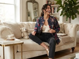 Veste d'hiver chaude pour femmes, en coton tricoté à la main en Inde, matelassée, réversible, à imprimé animal, style pull-over, blazer - Product Image 2