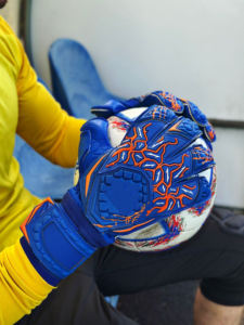 Gants de gardien de but de football professionnels pour usage extérieur, ajustement sûr et confortable, matériau en caoutchouc durable, antidérapant - Product Image 6