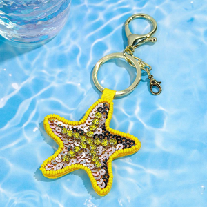 Llavero artesanal de animales marinos con cuentas y lentejuelas bordadas: estrella de mar, caballito de mar, sandía, concha. Regalo de verano. - Product Image 2