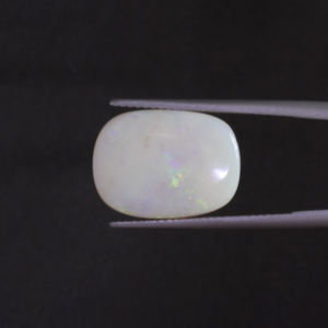 โอปอลธรรมชาติสีขาวรับรองโดย IGI น้ำหนัก 5.66 กะรัต รูปทรงคุชชั่น ขนาด 16.5x12.5 มม. ขัดเจียระไนด้วยมือ ผ่านการเคลือบแว็กซ์/น้ำมัน - Product Image 1