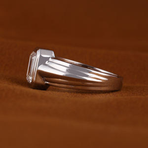 Bague solitaire personnalisée en or blanc 14 carats avec diamant de laboratoire taille émeraude CVD certifié IGI E VVS1 pour mariage et fiançailles, vente en gros - Product Image 5