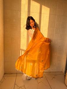 Conjunto de Kurti Corto de Diseñador con Sharara y Palazzo, con Bordado de Lentejuelas, Traje Tradicional Indio para Mujer - Product Image 4