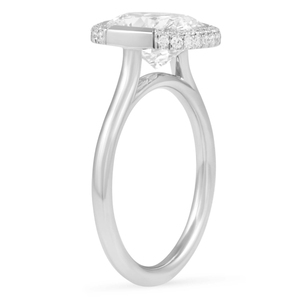 Bague élégante en diamant de laboratoire taille coussin de 2,50 à 3,00 carats avec demi-pavé et sertissage clos – Collection de bagues en diamant - Product Image 4