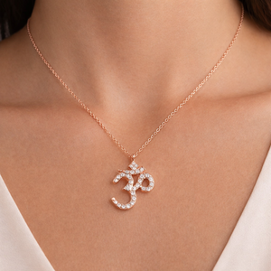 สร้อยคอทองคำแท้ 14k ประดับเพชรแล็บโกรว์รูปอักษรโอม ดีไซน์เสียงแห่งจักรวาล ของขวัญทางจิตวิญญาณสำหรับเธอ  สำหรับชาวพุทธและฮินดู - Product Image 4