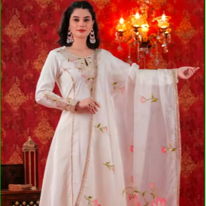 Conjunto de Kurta y Dupatta en Línea A, Pintado a Mano con Perlas Suaves - Product Image 1