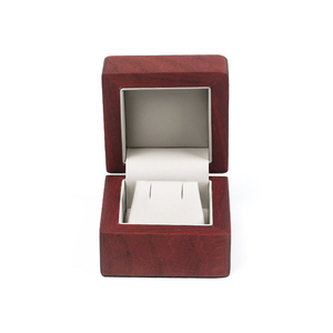 Boîte à bijoux en bois carrée de luxe gravée sur mesure WEWOOD OEM ODM |   Boîte de rangement magnétique en bois massif pour emballage de bijoux - Product Image 3